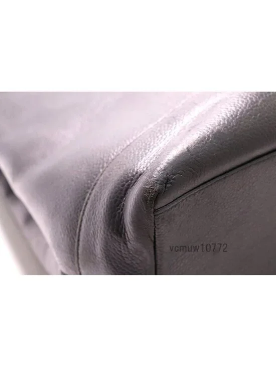 Chanel Caviar Leather Jumbo CC Logo Chain Shoulder Bag - Picture 4 of 9